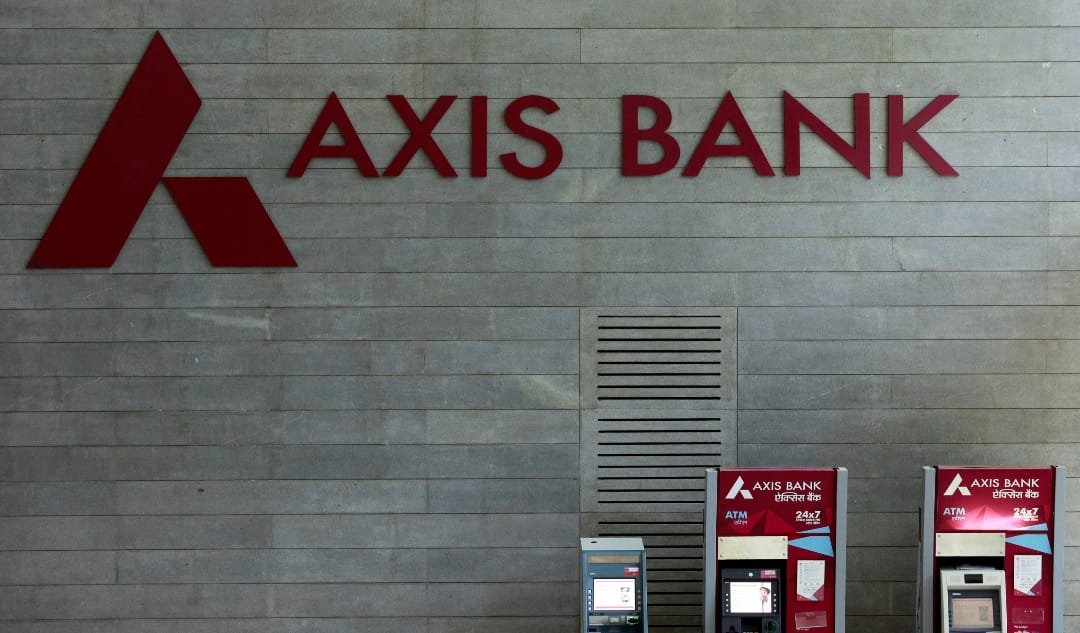Axis Bank : आज बाजार में दिखा दम! सेंसेक्स 862 अंक उछला और निफ्टी ने पार किया 25,550 का स्तर, रियल्टी-ऑटो-FMCG सेक्टर में रही शानदार तेजी